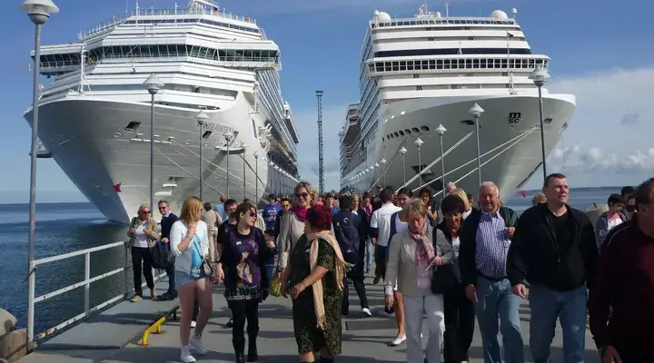 What Are the Benefits of Booking a Group Cruise?